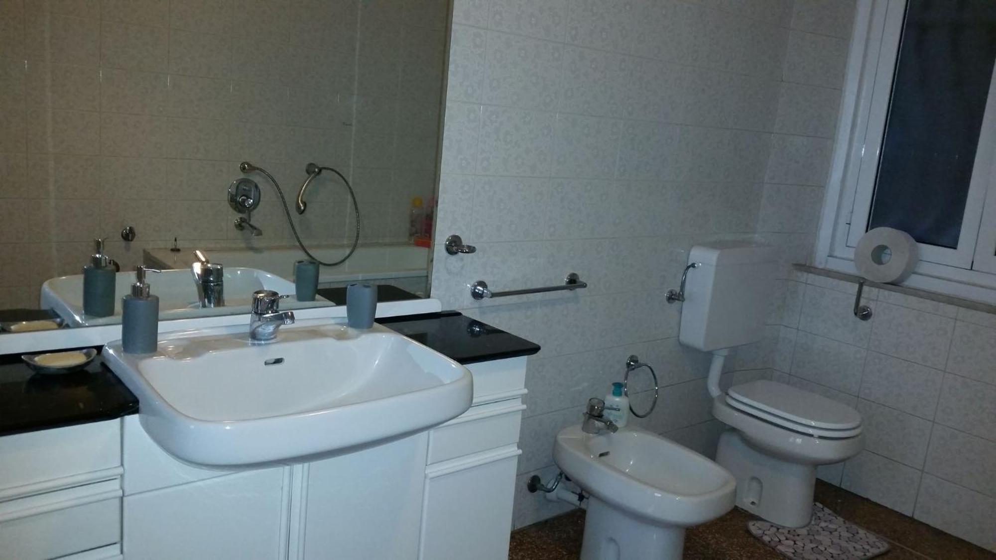 Comfortable One Bedroom With Parking Space In The Center Of Apartment Genua